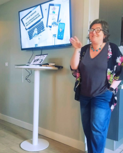 Virginie CAURRAZE lors d'une conférence sur l'IA