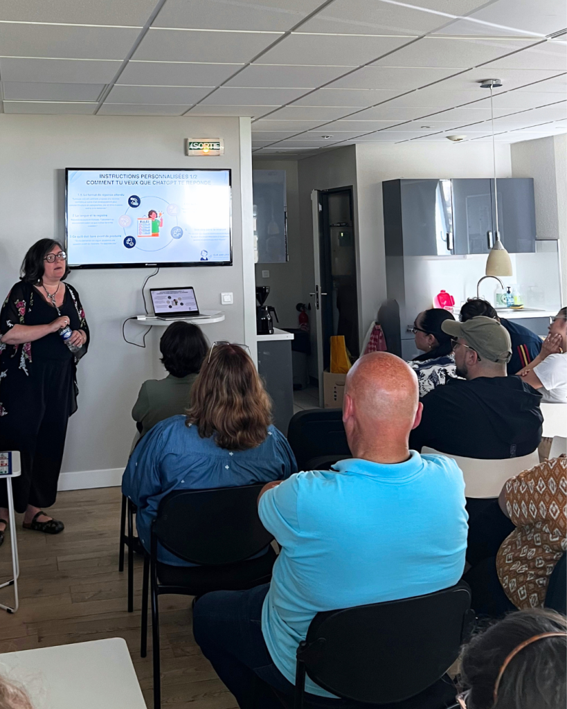 Virginie Caurraze animant une session de formation numérique auprès d'entrepreneurs du Grand Est